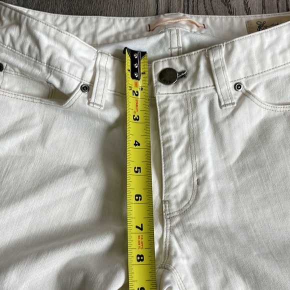 Gap Limited Edition White Bootcut Jeans, size 4 - Picture 9 of 10
